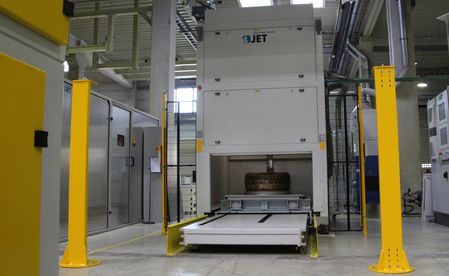 Laser-Formenreinigungsanlage mit automatischem Ein- und Ausfördersystem