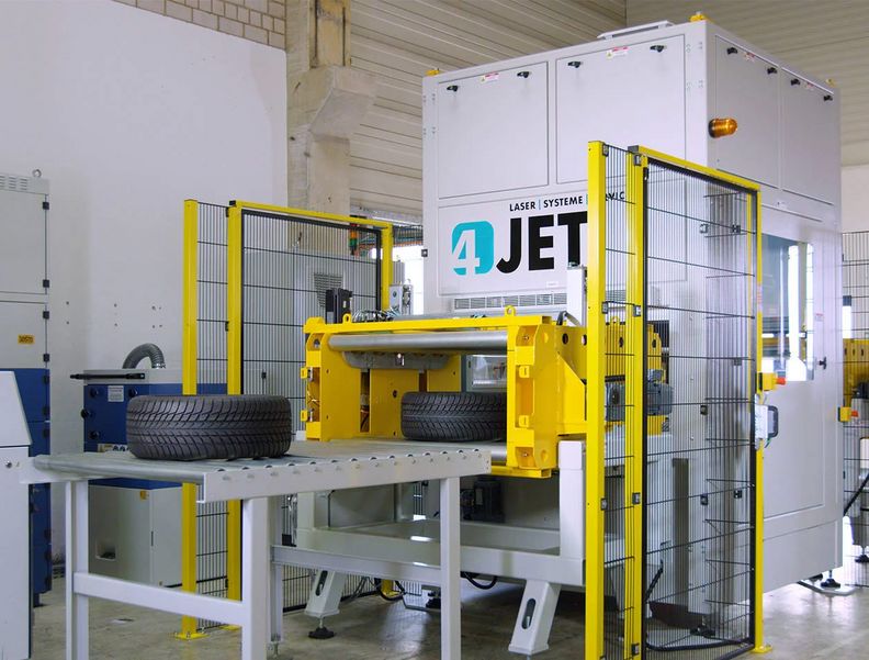 „Gesamtansicht des vollautomatischen T-Mark-Lasersystems für Reifenmarkierungsanwendungen.“