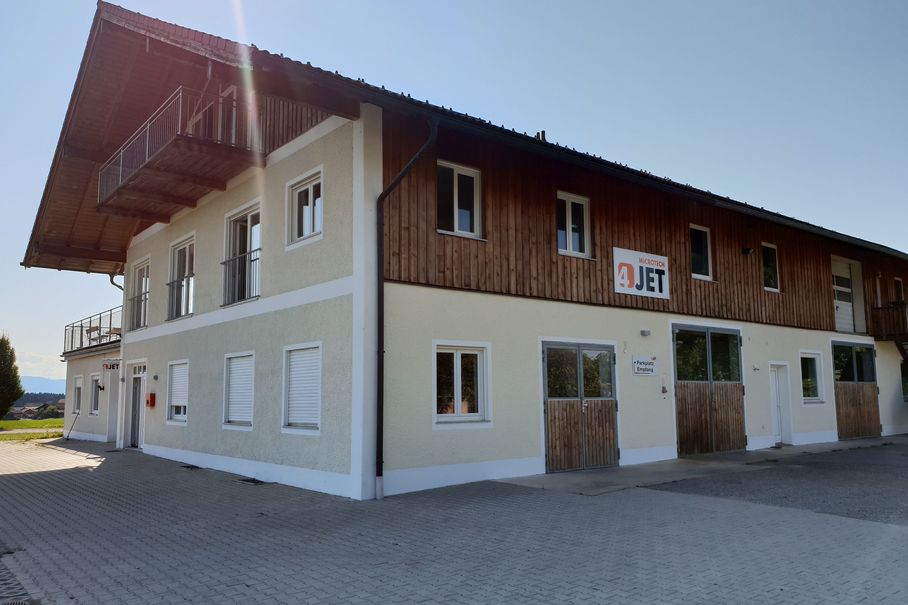 [Translate to German:] Exterior view of the former 4JET JobShop location in Prutting.