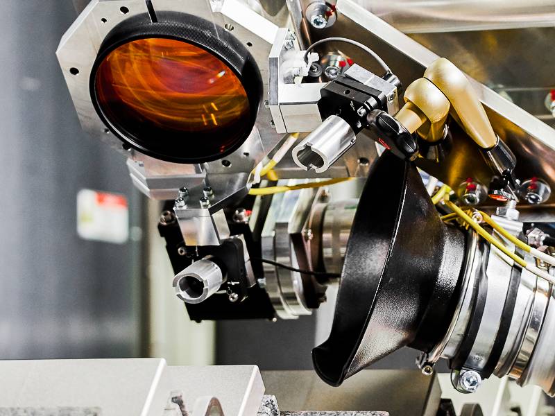 Laserprozesskopf zum reinigen, entlacken und zur Oberflächenbehandlung Laserprozesskopf zum reinigen, entlacken und zur Oberflächenbehandlung