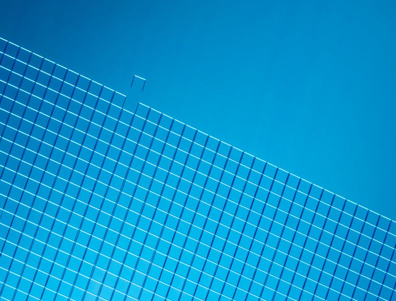 Blau beleuchteter Glaswafer