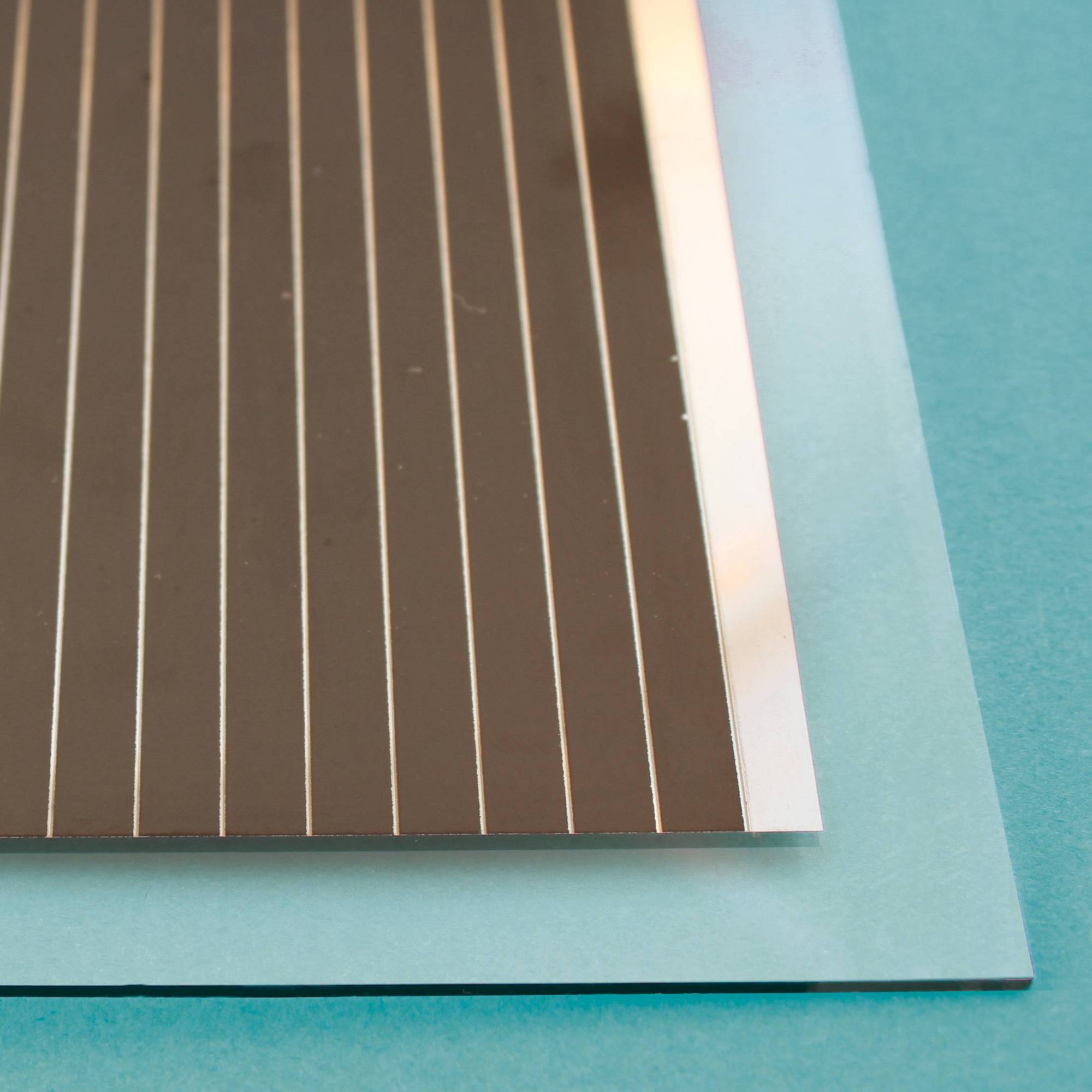 CIGS-Solar-Modul nach LED und Molybdän-Freilegung CIGS-Solar-Modul nach LED und Molybdän-Freilegung