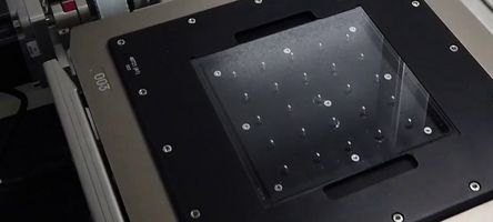 Interior view into a PEARL 500X. You see the loading of a glass substrate. 