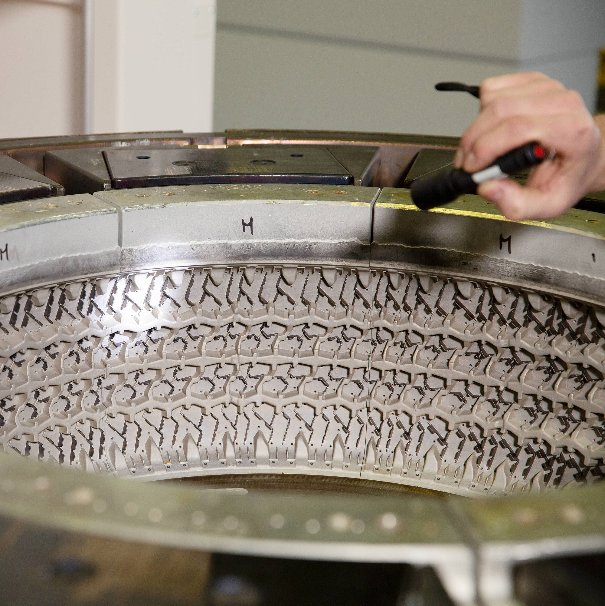 Laser Tire Mold Cleaning