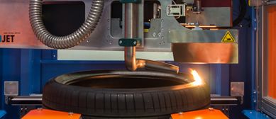 Foto einer Lasermaschine zur Reifenbearbeitung