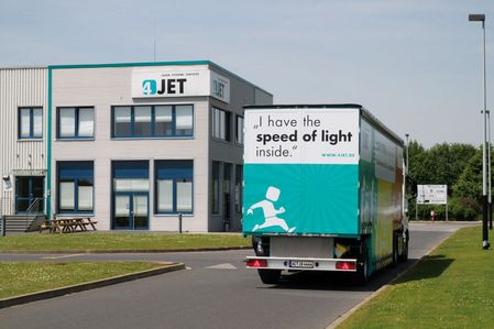 Wir kommen mit Lichtgeschwindigkeit zu Ihnen