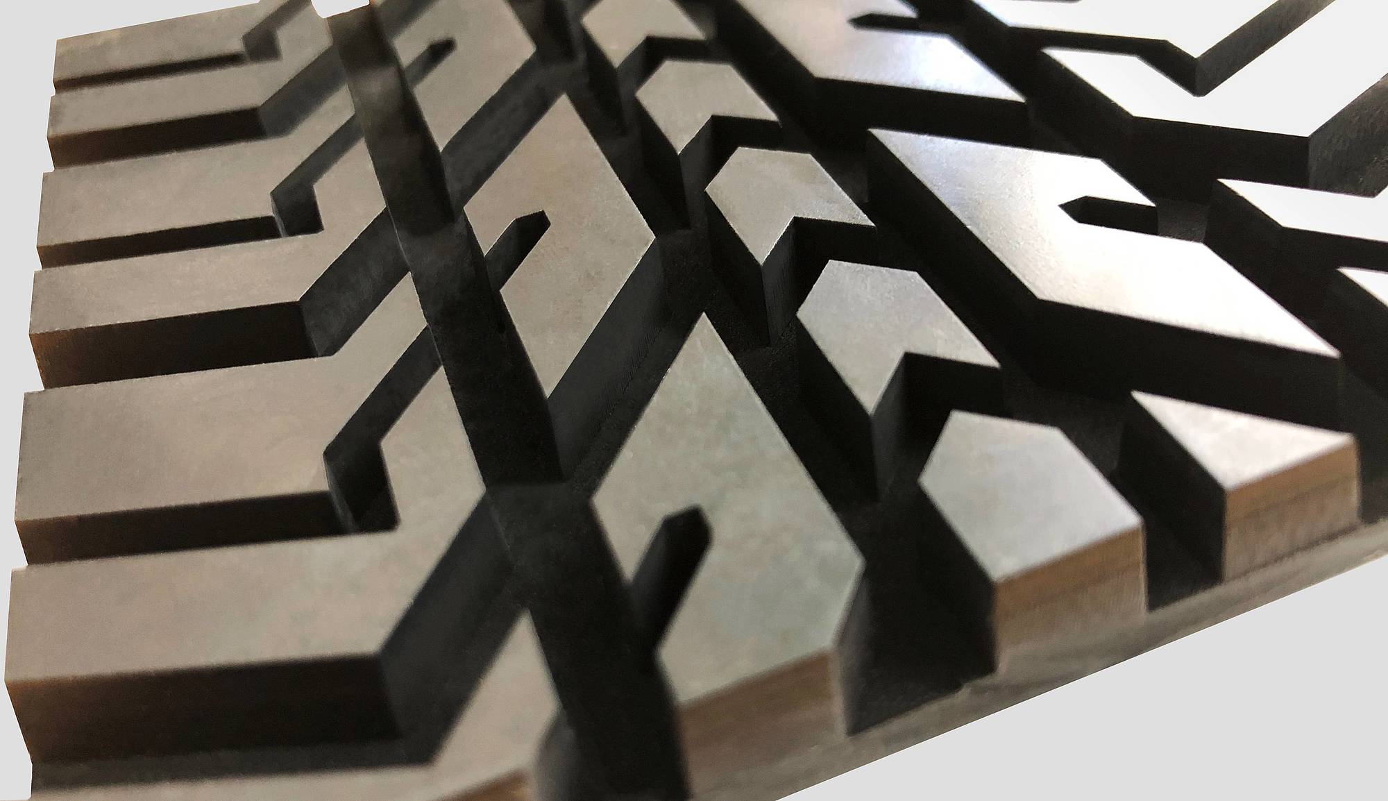 Musterstruktur mittels Laserschnitzen hergestellt