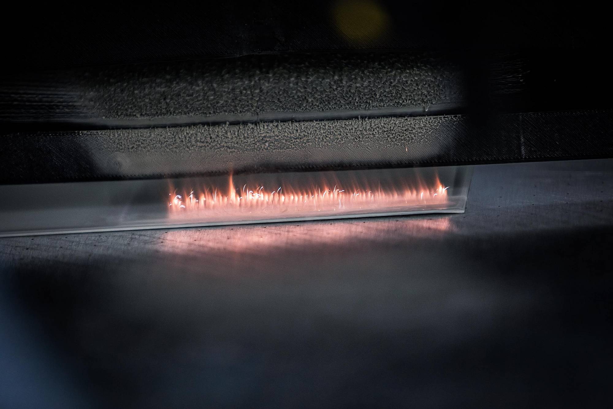 Laser-Interferenz-Strukturierung eines typischen Luftfahrt-Lacksystems Laser-Interferenz-Strukturierung eines typischen Luftfahrt-Lacksystems