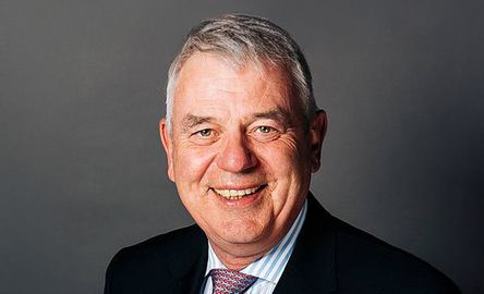 Porträtfoto von Dr. Rainer Landwehr.