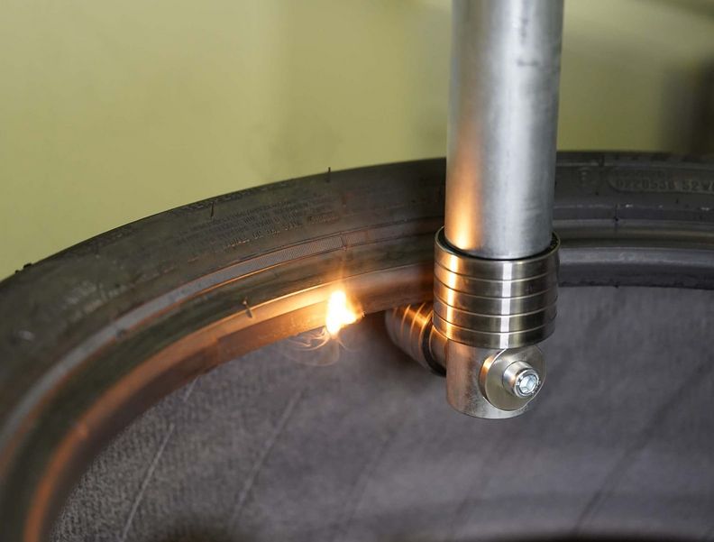 Die Graphik zeigt das Ergebnis einer Reifengleichförmigkeitsmessung vor der Laserablation. Die Radialkraftschwankung ist stark.