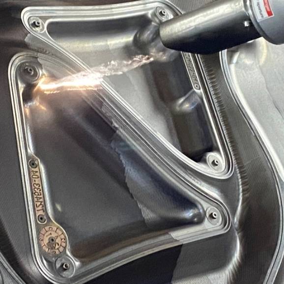 Laser cleaning of a thermoforming tool Laser cleaning of a thermoforming tool
