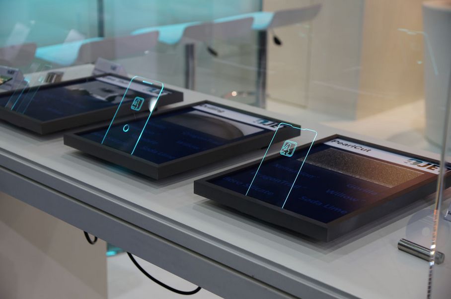 Exponate auf der Glasstec: Mit 4JET Technologien bearbeitete Gläser