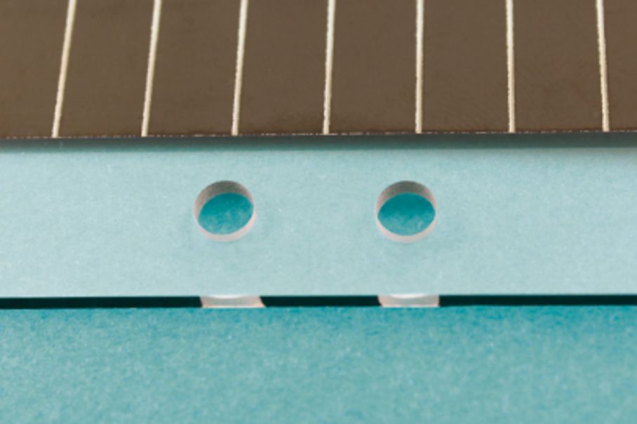 [Translate to Englisch:] 4JET launches GDSflex – Cost efficient and flexible via drilling for solar module glass