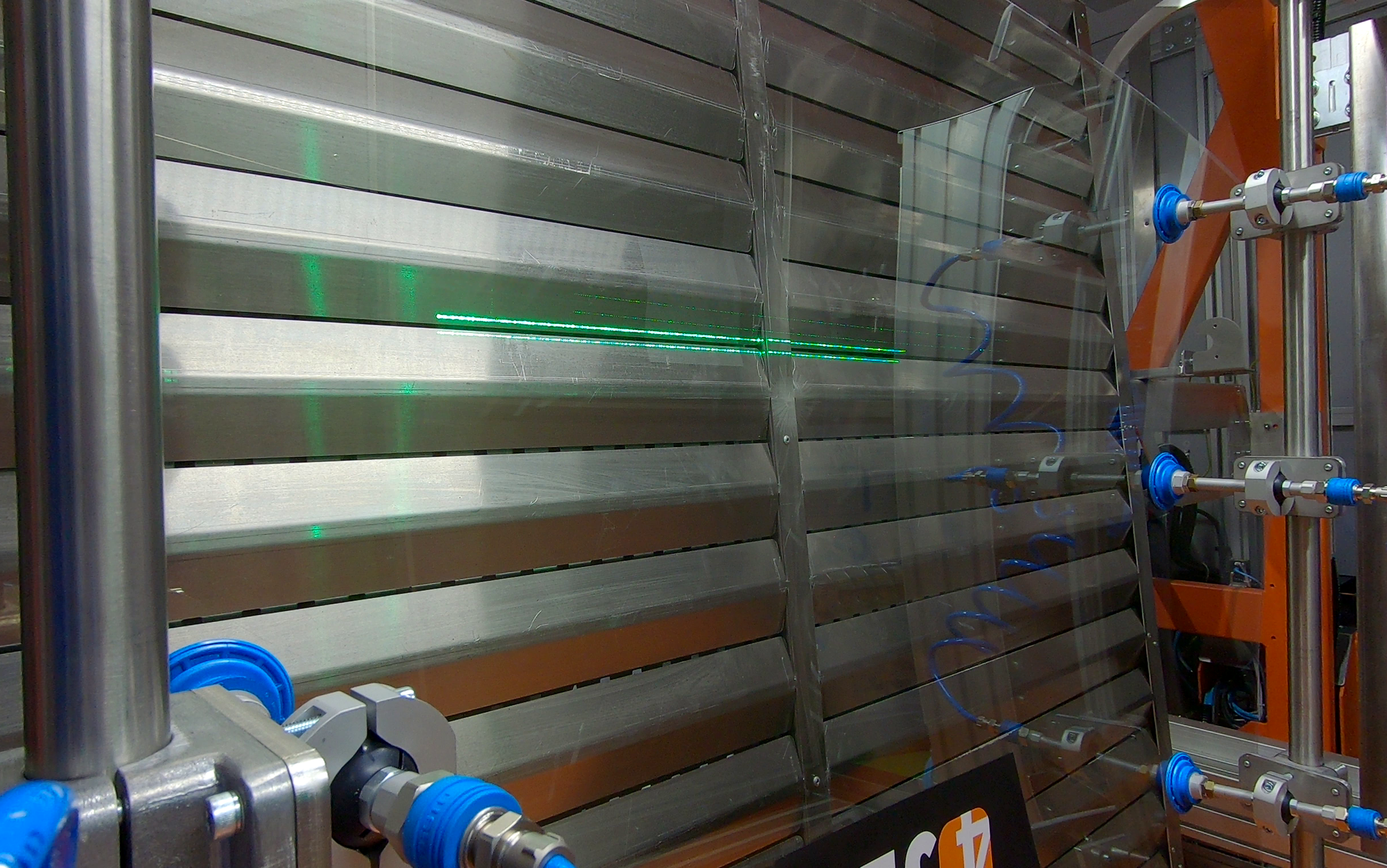 Windshield fixing system Windshield fixing system