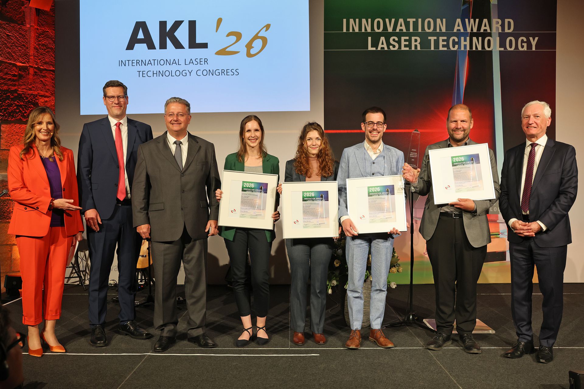 Gruppenbilder der LEAF-Teammitglieder und den Veranstaltern des AKL. 