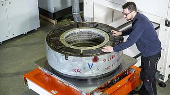 Laser tire mold cleaning Laser tire mold cleaning