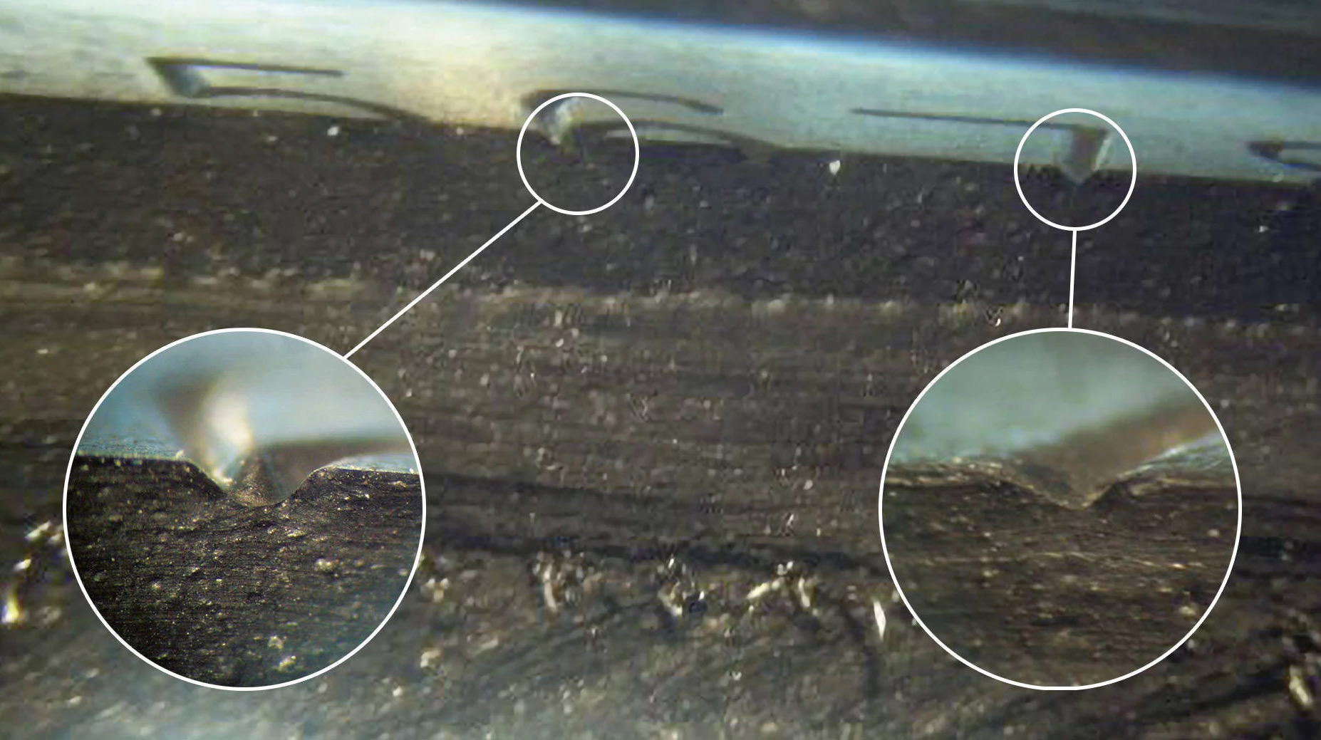 Nahaufnahme einer Reifenseitenwand. Es ist zu erkennen, dass die Lasermarkierungen weiche Kanten haben, sodass die Reifenoberfläche nicht beeinträchtigt wird. Dies wird in Mikroskopaufnahmen besonders deutlich.