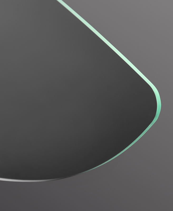 Das Foto zeigt eine Nahaufnahme der Schnittkante einer Glasprobe.