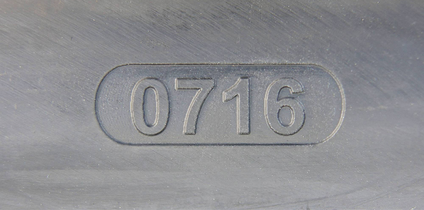 Auf der Reifenwand wurde der DOT-Wochencode mit den Zahlen 0716 eingraviert.
