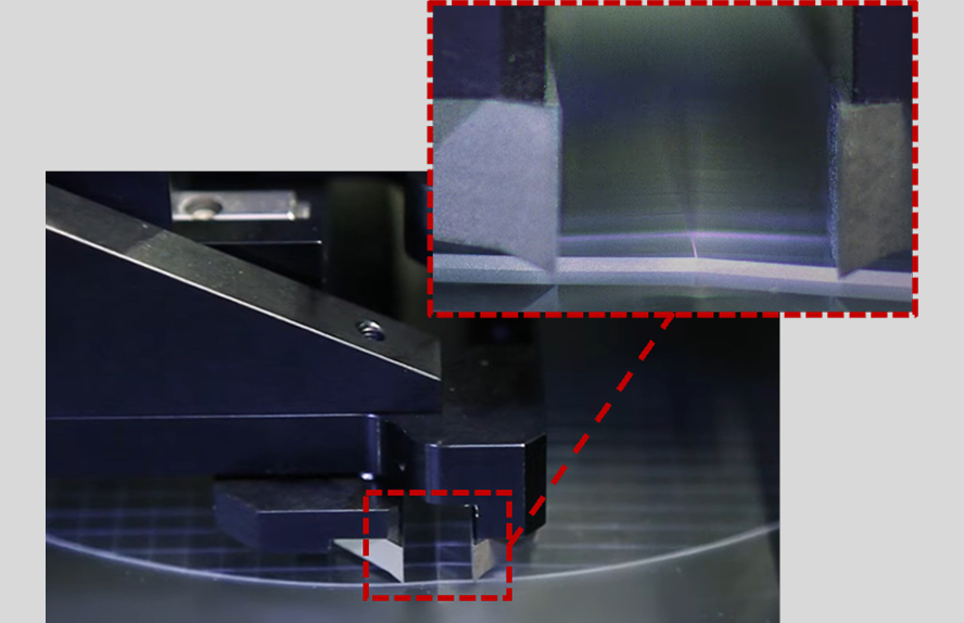 Nahaufnahme der mechanischen Trennung mit dem StreetSmart-Breaking-System.