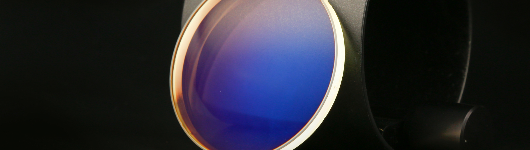 Nahaufnahme einer Glaslinse. 