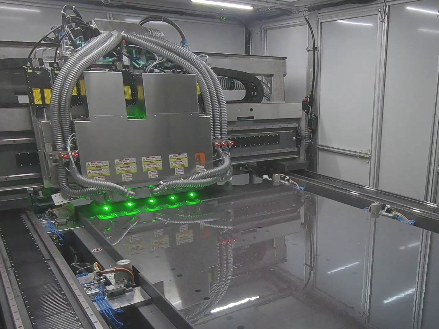 Scanning-on-the-fly with 5 parallel scan heads